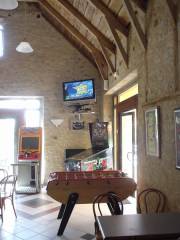 <b>camping de la grange de monteillac</b><br />
Installation d'un vidéo projecteur avec toile de projection électrique. Cette installation permet de regarder un DVD, une présentation via ordinateur portable ou même une émission de télévision sur un écran de 3m par 3m. Toutes les commandes se font à distance.