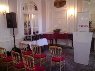<b>Installation Hotel MERCURE</b><br />
Voici le système installé à l'hôtel MERCURE de rodez à l'occasion d'une conférence prestigieuse TIGF avec vidéo projecteur, écran blanc, écran plasma et une régie mobile.